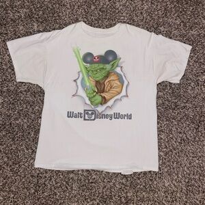 Disney/Star Wars Yoda Graphic Tee